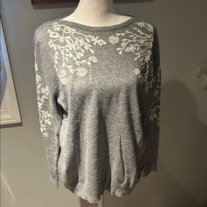 Chic Gray Floral Embroidered Sweater